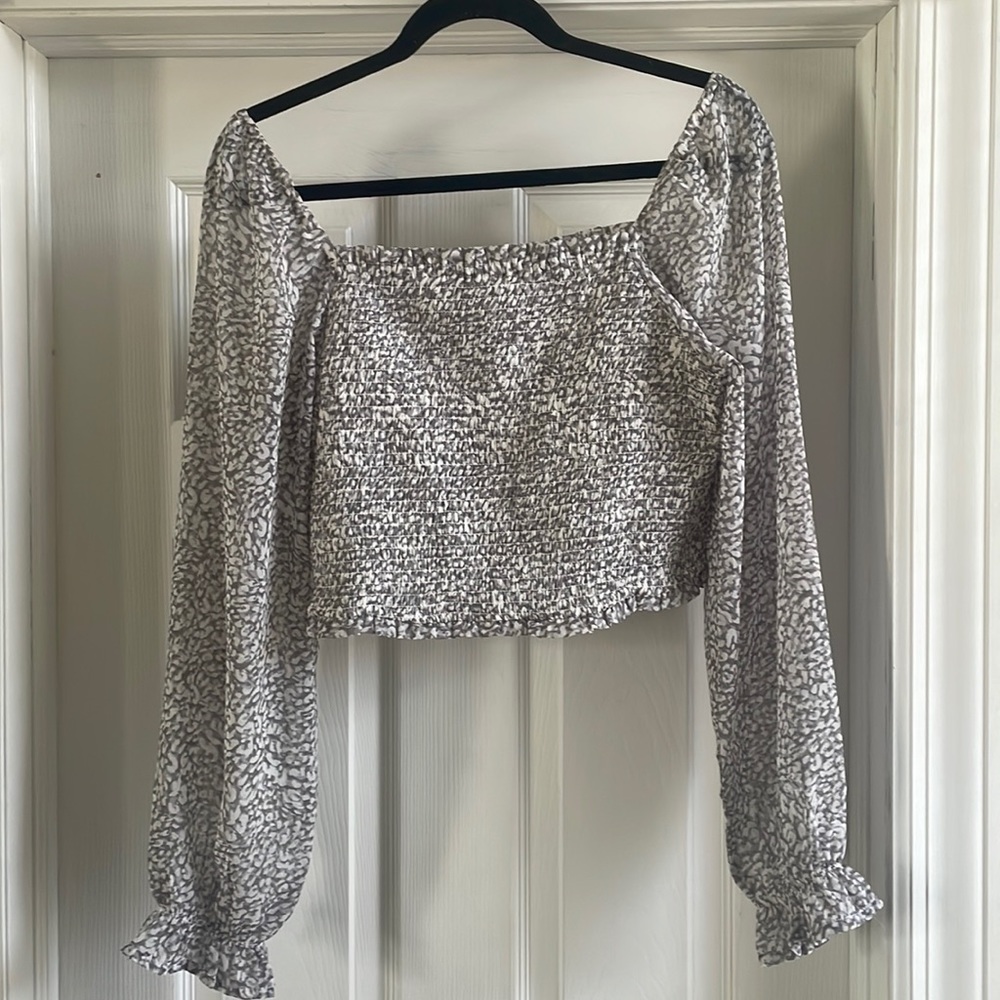 Gray/White leopard print off the shoulder crop top, size L
